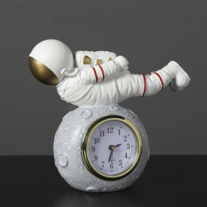 Astronaut creative children”s room bookcase desktop astronaut clock Trinket boy”s bedroom bedside decoration